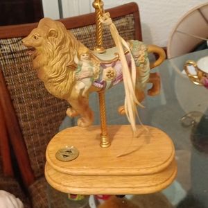 1992 Breckenridge Designs Musical Carousel Lion Music Box Plays Carousel Waltz